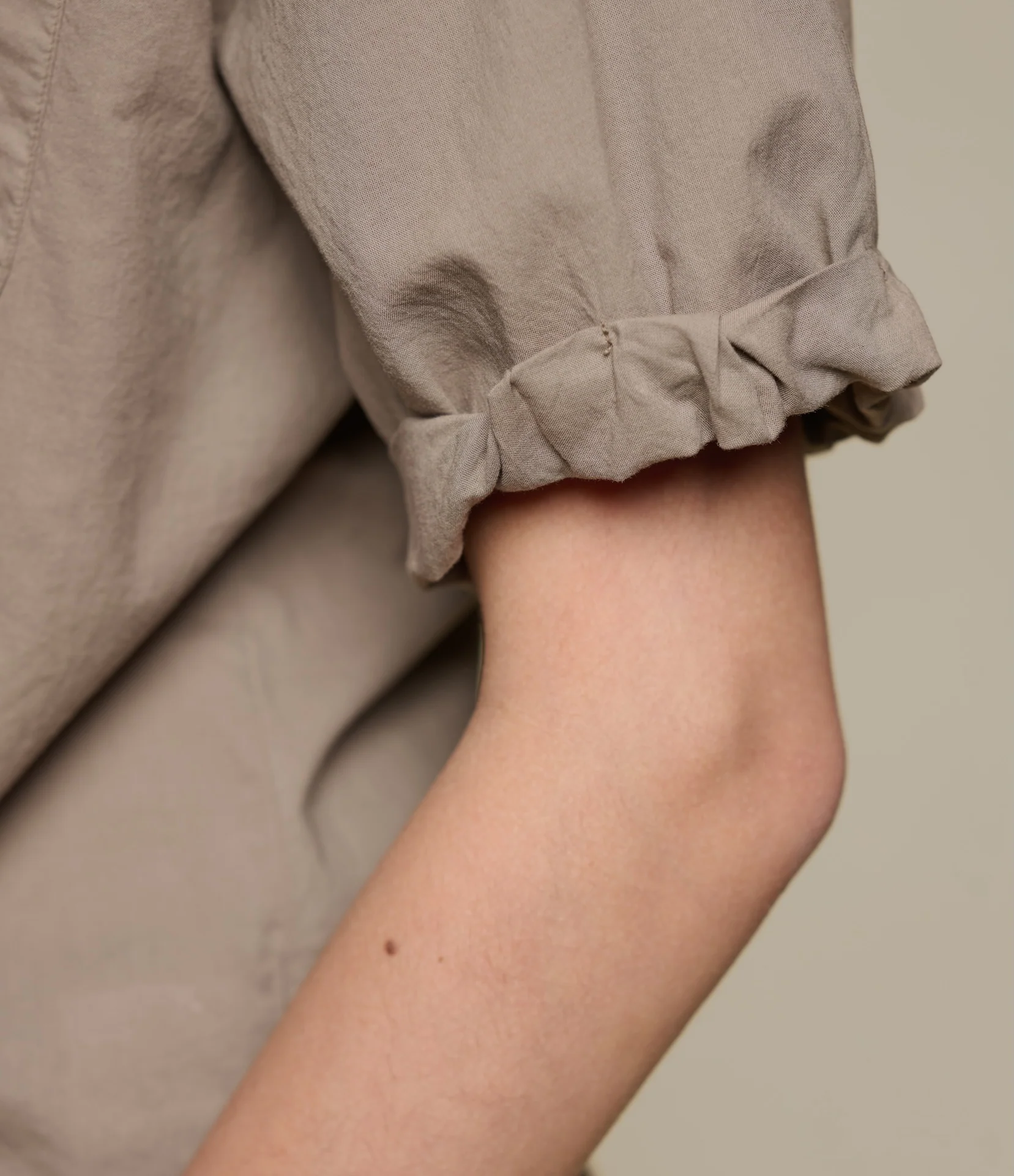 Lightweight Cotton Poplin Women's Shirt with Rolled-Up Sleeves - Image 4